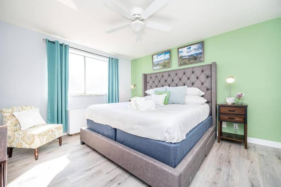 Heart Downtown! City View Onsite Parking! King Bed LM807 House in Atlanta