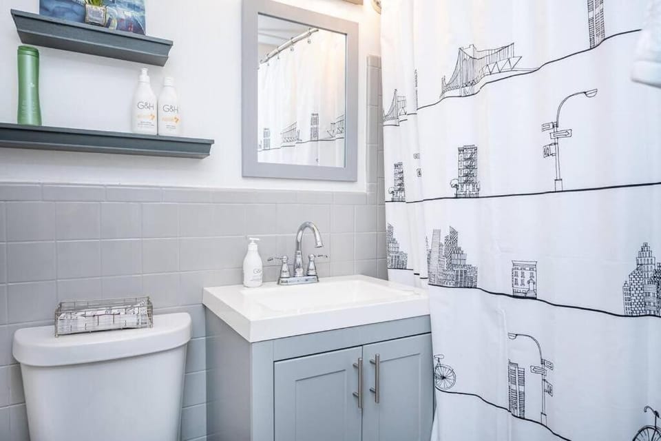Heart Downtown! City View Onsite Parking! King Bed LM807 House in Atlanta