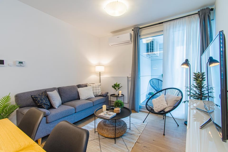 TV and multimedia, Balcony/Terrace, Living room, Seating area, Dining area, Family, heating, internet, air conditioner