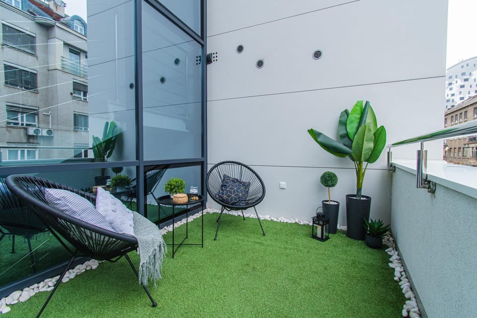 Patio, Day, View (from property/room), Balcony/Terrace, Balcony/Terrace, Seating area, Location
