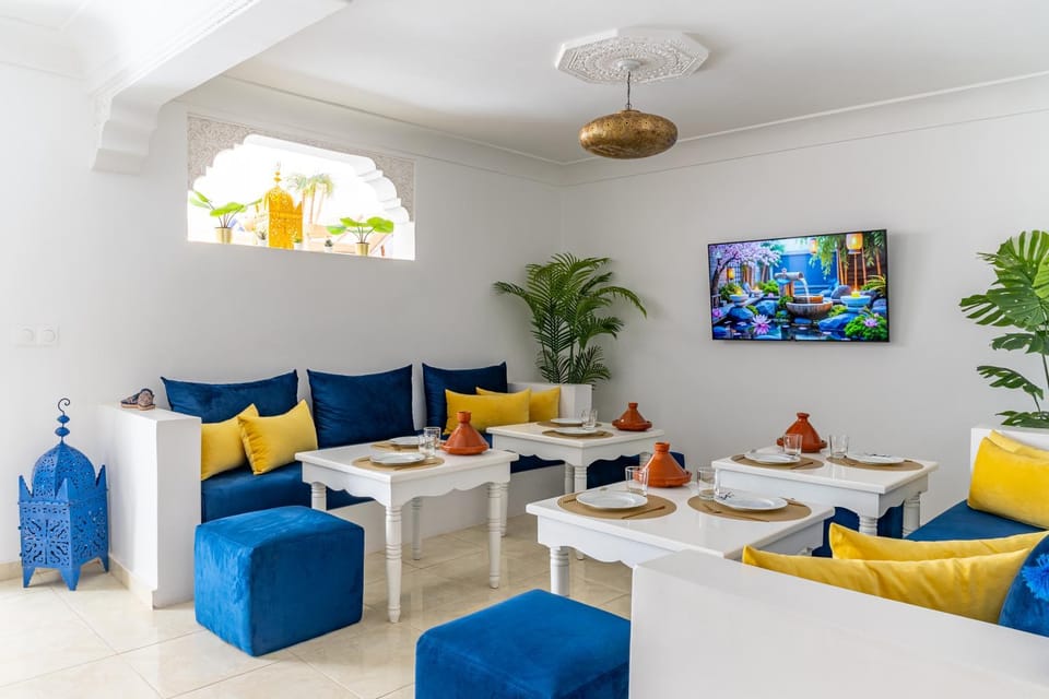 Restaurant/places to eat, Communal lounge/ TV room