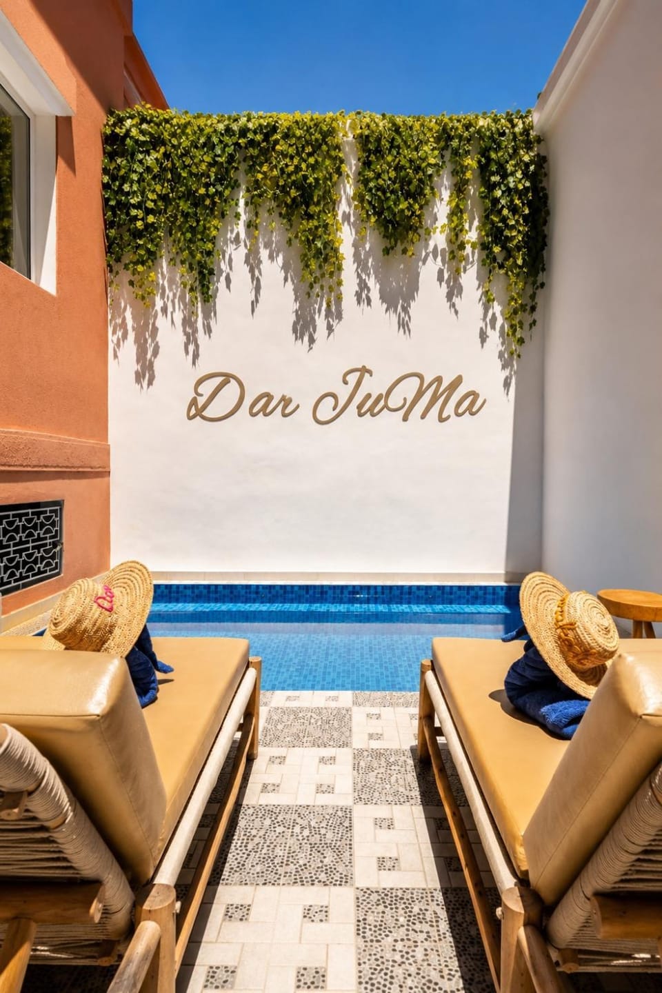 Swimming pool, sunbed