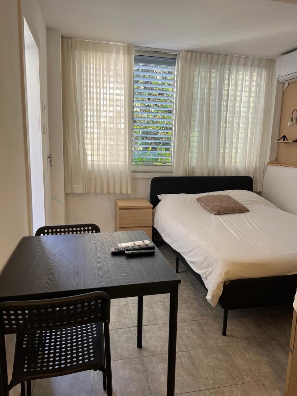 Bed, Living room, Photo of the whole room, Seating area, Bedroom
