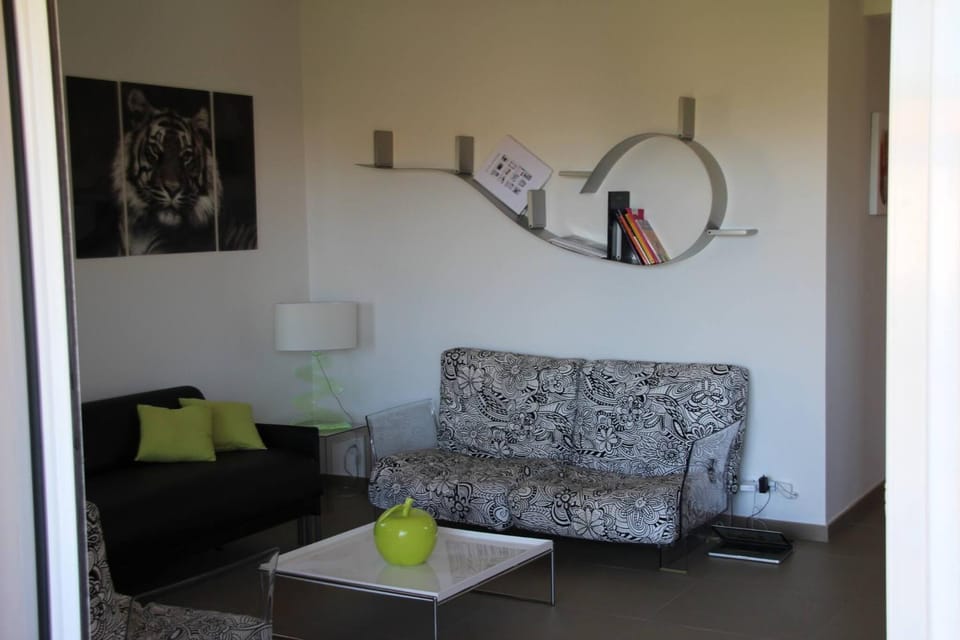 Communal lounge/ TV room, Living room