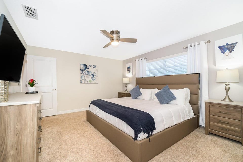 3151LS TOWNHOUSE 4 BEDROOMS & 3 BATHROOMS + POOL House in Kissimmee