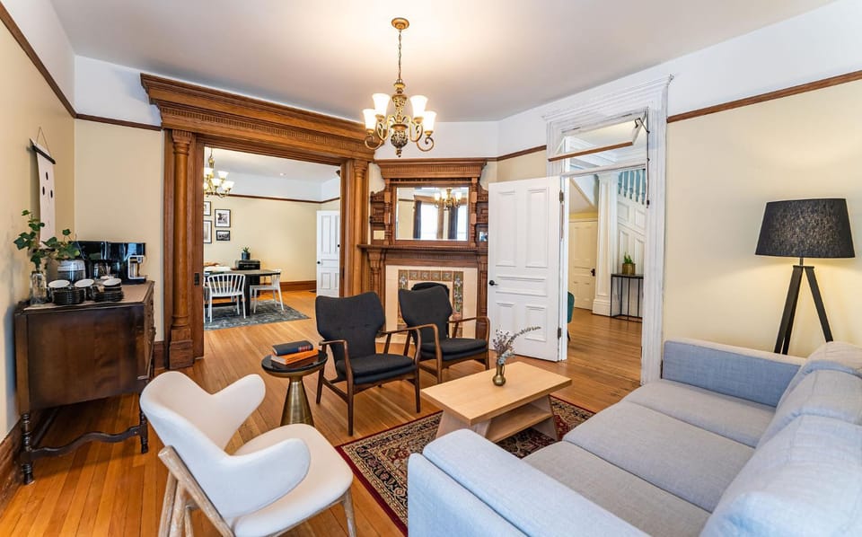 Living room, Seating area