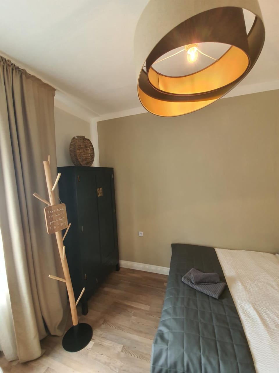 Bed, Photo of the whole room, Decorative detail