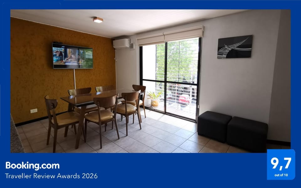 Communal lounge/ TV room, TV and multimedia, Living room, Seating area, Dining area, Evening entertainment, Text overlay