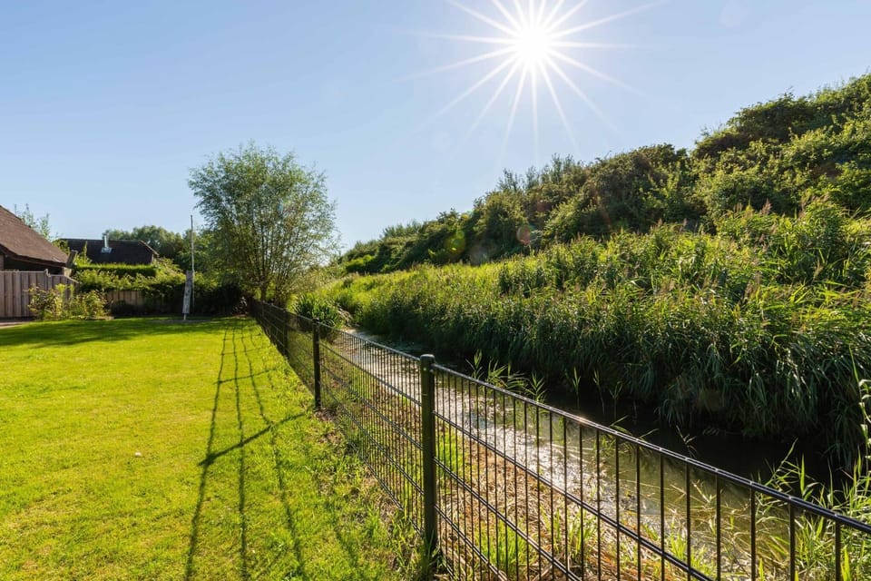 Veerse Meer Lodge House in Wolphaartsdijk