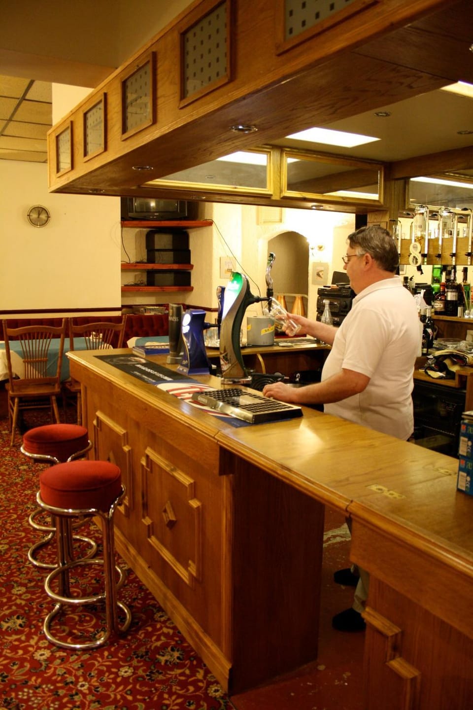 Staff, Lounge or bar, Food and drinks