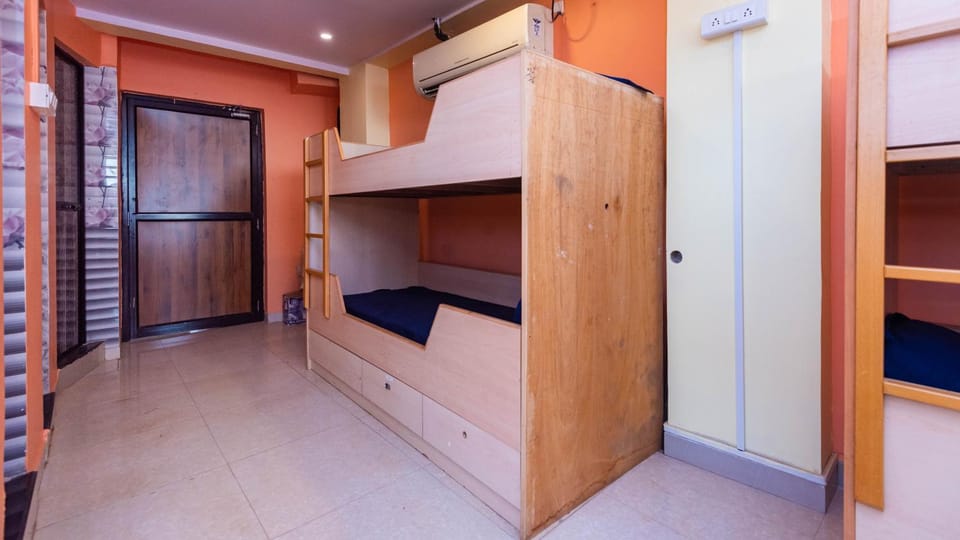 Bed, Photo of the whole room, bunk bed