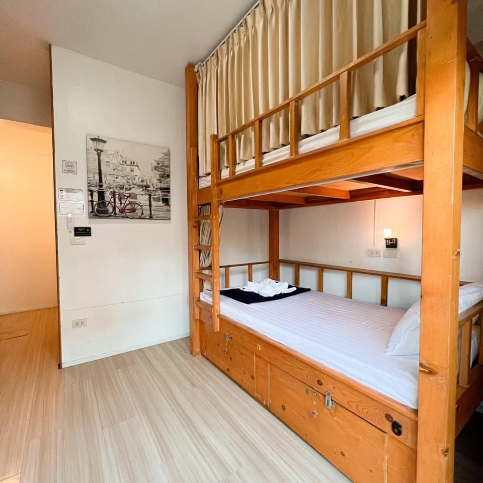 Bed, Photo of the whole room, Bedroom, bunk bed