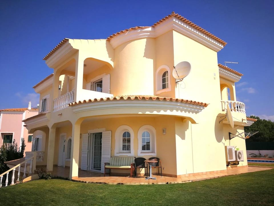 Property building, Day