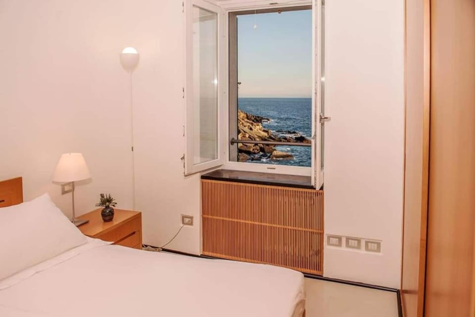 Carattino 12 Idyllic Seafront Retreat Apartment in Vernazza