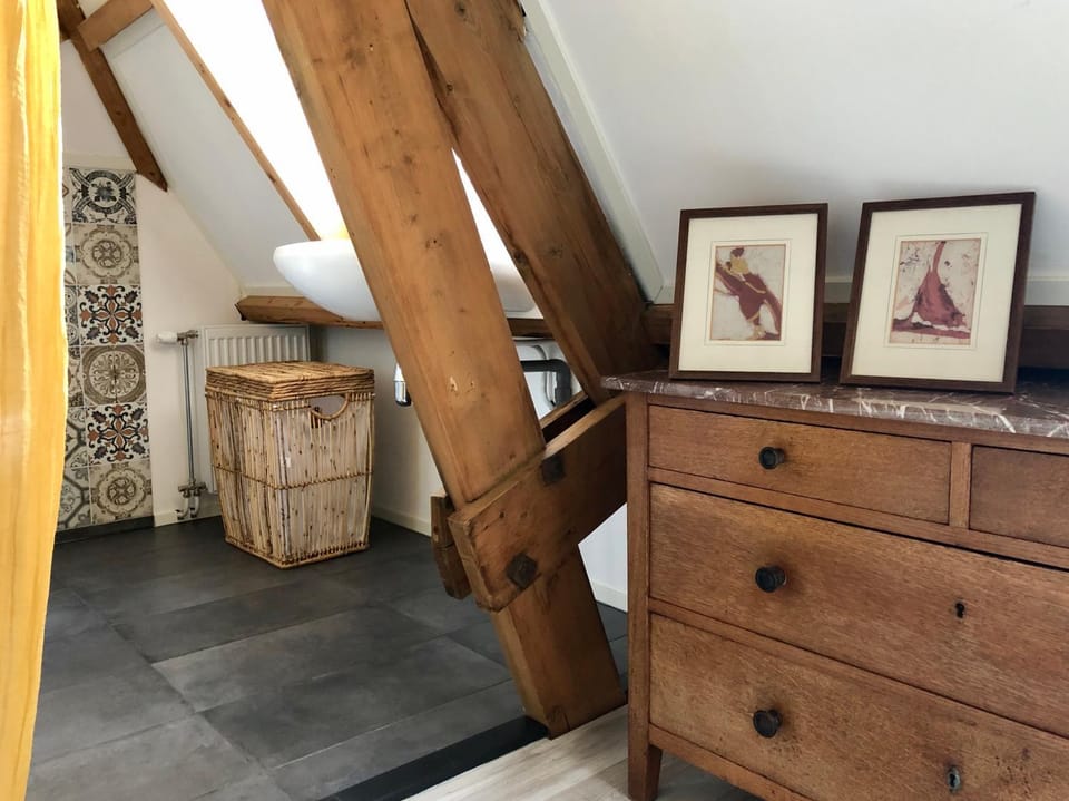 Bathroom, Decorative detail