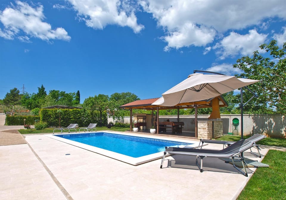 House Marino 2069 House in Pula