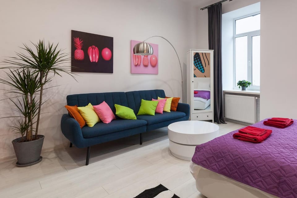 POP ART flat near Opera-Self Check-in & NETFLIX Apartment in Lviv