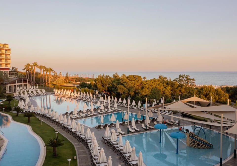 Day, Natural landscape, Pool view, Sea view, Swimming pool, sunbed