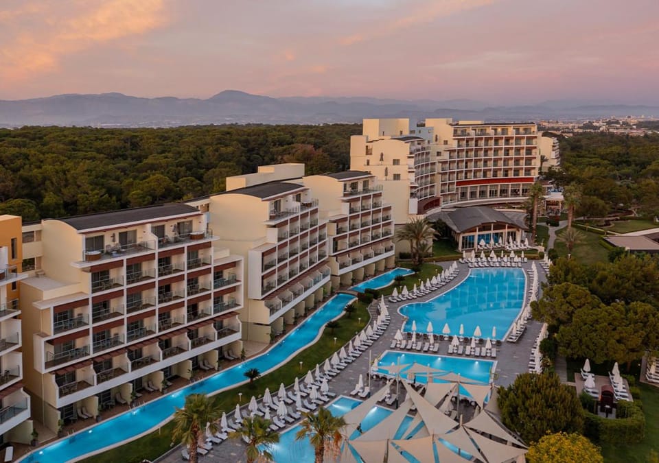 Property building, Day, Natural landscape, Mountain view, Pool view, Swimming pool, sunbed