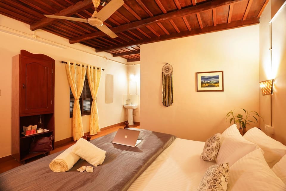 Day, Natural landscape, Photo of the whole room, Bedroom, Mountain view, Location