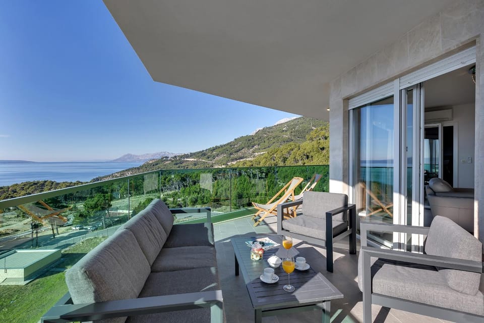 Day, Natural landscape, View (from property/room), Balcony/Terrace, Seating area, Mountain view