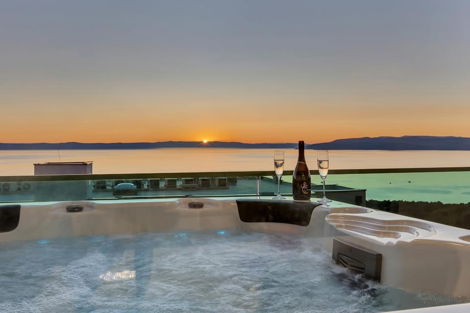 Natural landscape, Hot Tub, Mountain view, Sea view, Sunset