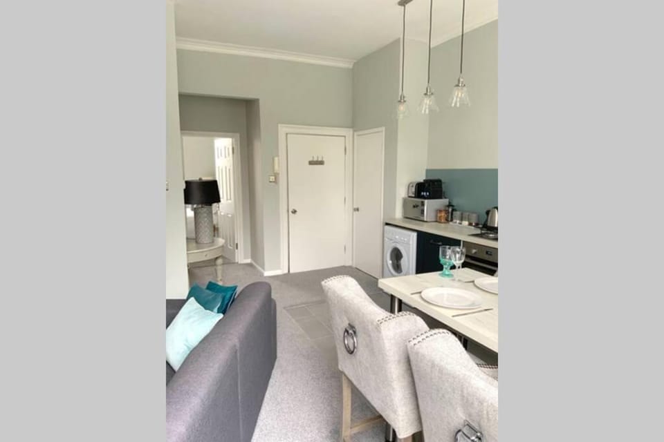 River View Apartment in Bath