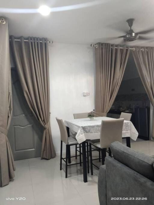Homestay Kota Bharu ONE SERIBONG near Mydin mall Tunjong & Wakaf Che Yeh House in Malaysia