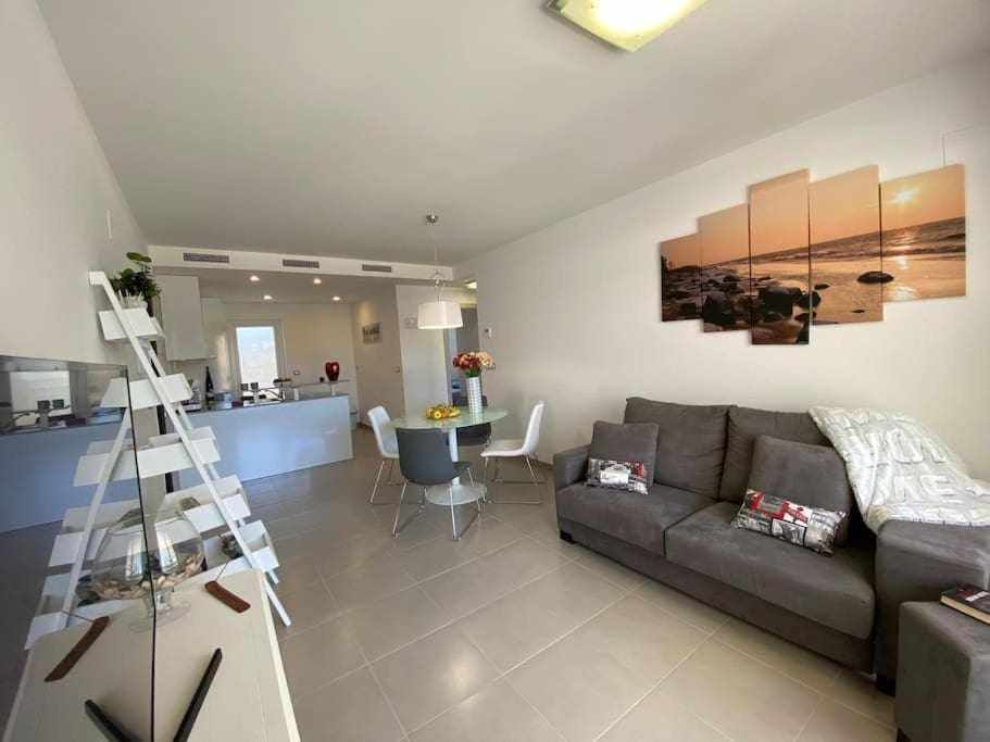 Moderno apartamento a 500 m de la playa Apartment in Alacantí