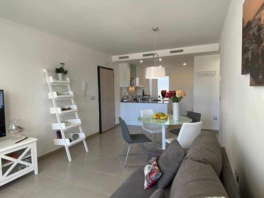 Moderno apartamento a 500 m de la playa Apartment in Alacantí