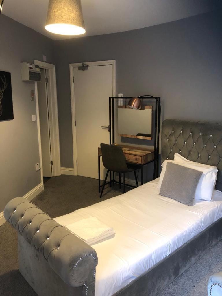 Chic and Modern Studio in King's Cross Apartment in London Borough of Islington