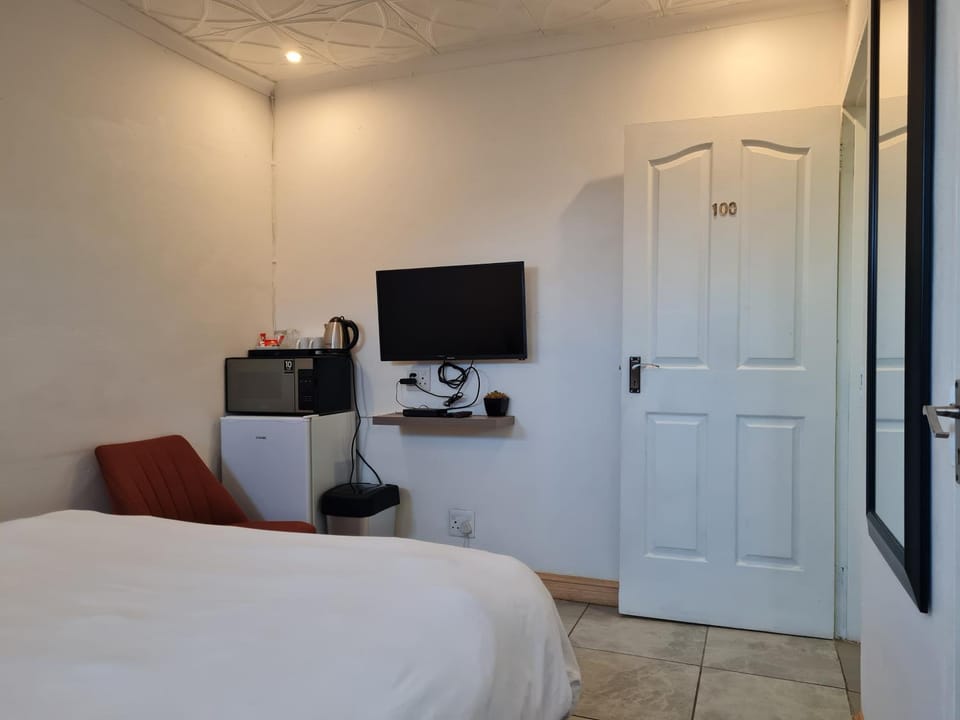Bed, TV and multimedia, Photo of the whole room