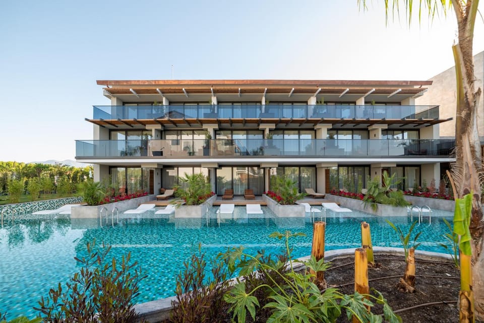 Property building, Day, Swimming pool