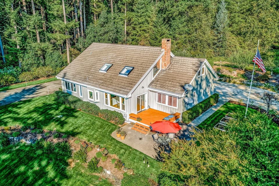Shine Road Retreat House in Hood Canal