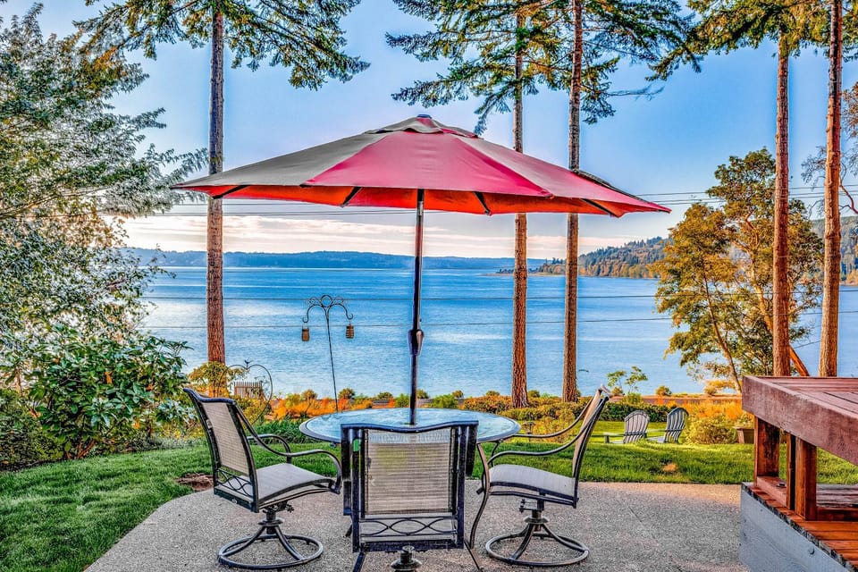 Shine Road Retreat House in Hood Canal