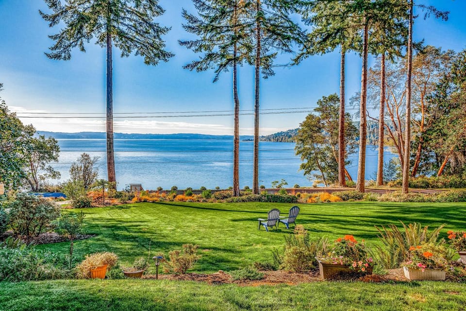 Shine Road Retreat House in Hood Canal