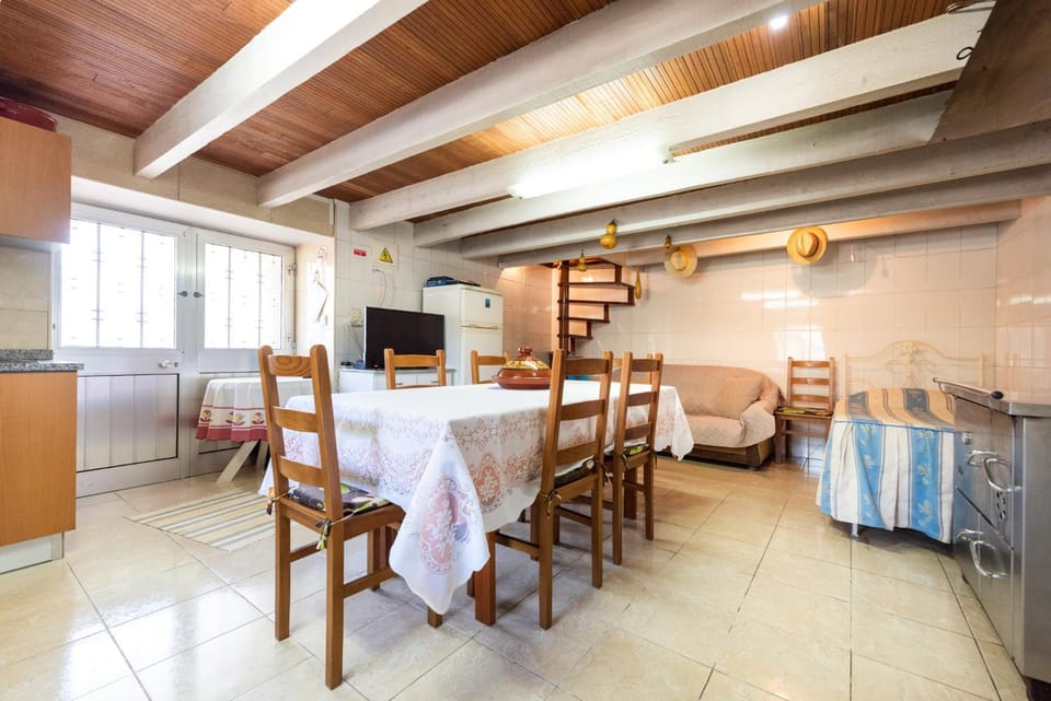 Communal lounge/ TV room, Bed, Living room, Communal kitchen