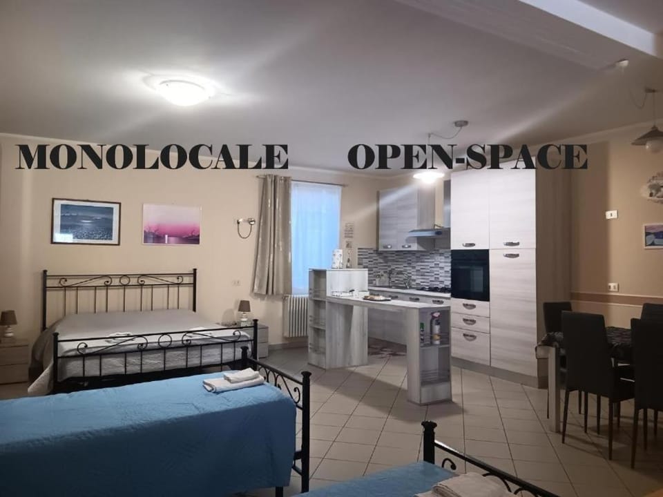 Bed, Kitchen or kitchenette, Photo of the whole room, Dining area, Bedroom