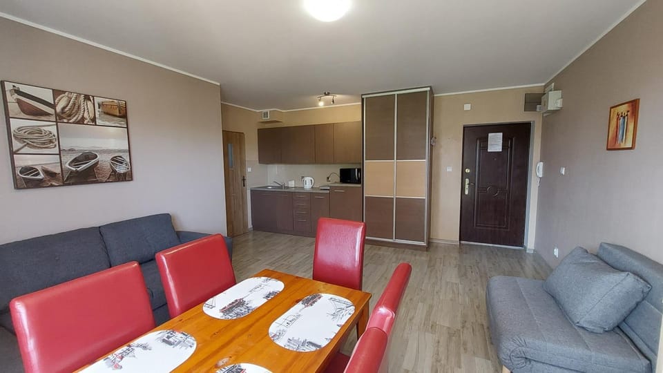 Kitchen or kitchenette, Living room, Seating area, Dining area, oven