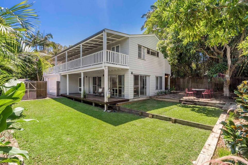 Property building, Garden, Seating area
