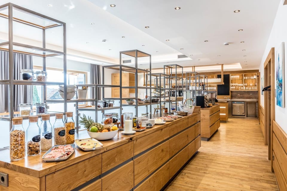 Continental breakfast, Buffet breakfast