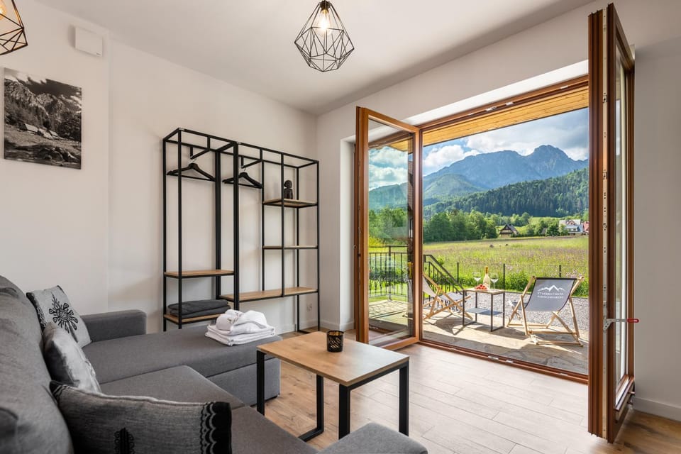 Balcony/Terrace, Living room, Seating area, Mountain view