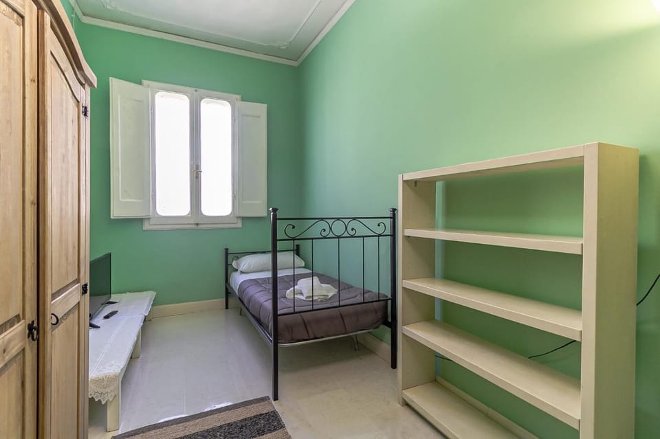 Spacious Three Bedroom Apartment On the Arno Apartment in Florence