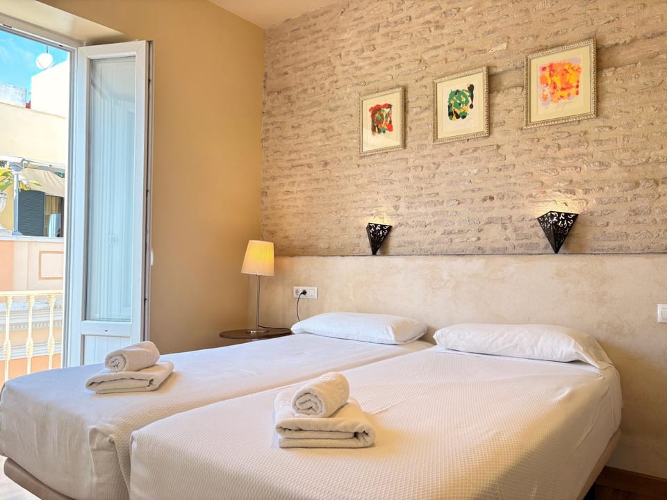 Bed, towels
