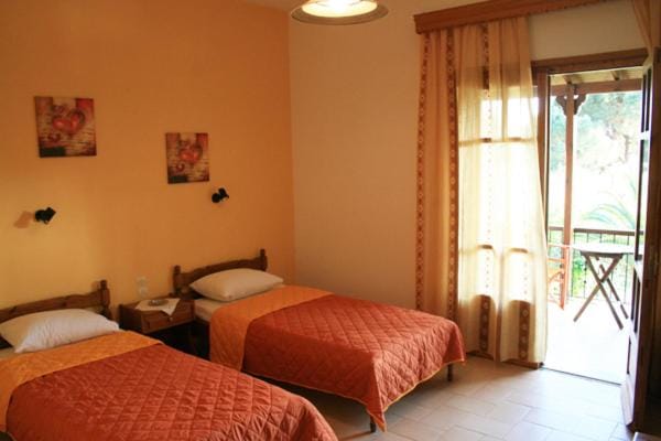 Day, Photo of the whole room