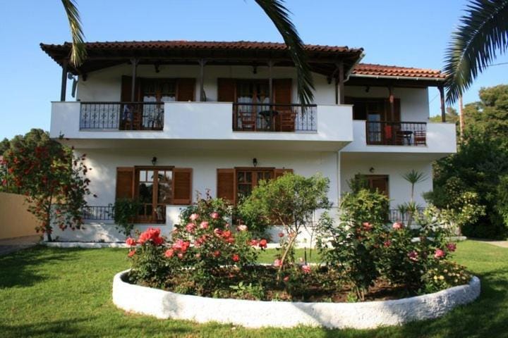 Property building, Day, Garden