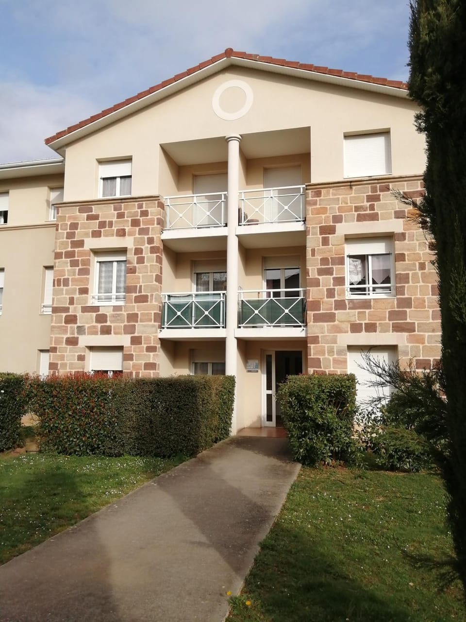 Facade/entrance