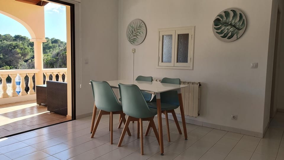Balcony/Terrace, Dining area, heating, internet, air conditioner