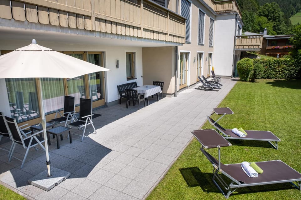 Day, Garden, Balcony/Terrace, Seating area, Garden view, sunbed