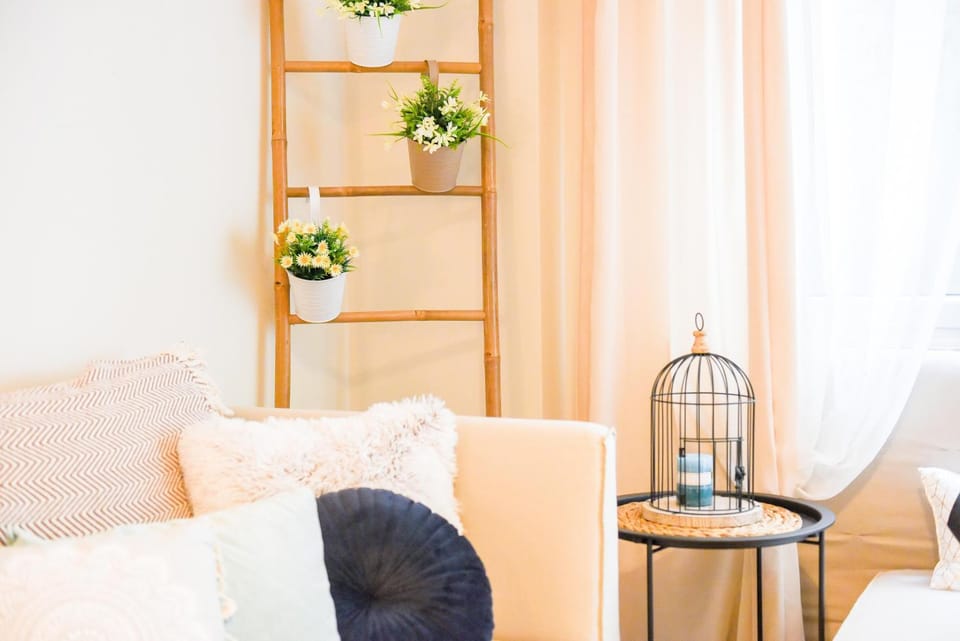Living room, Decorative detail, Seating area